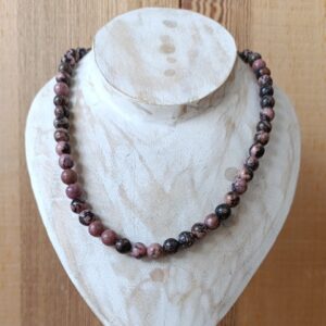 Collier Rhodonite 8mm sur fil élastique